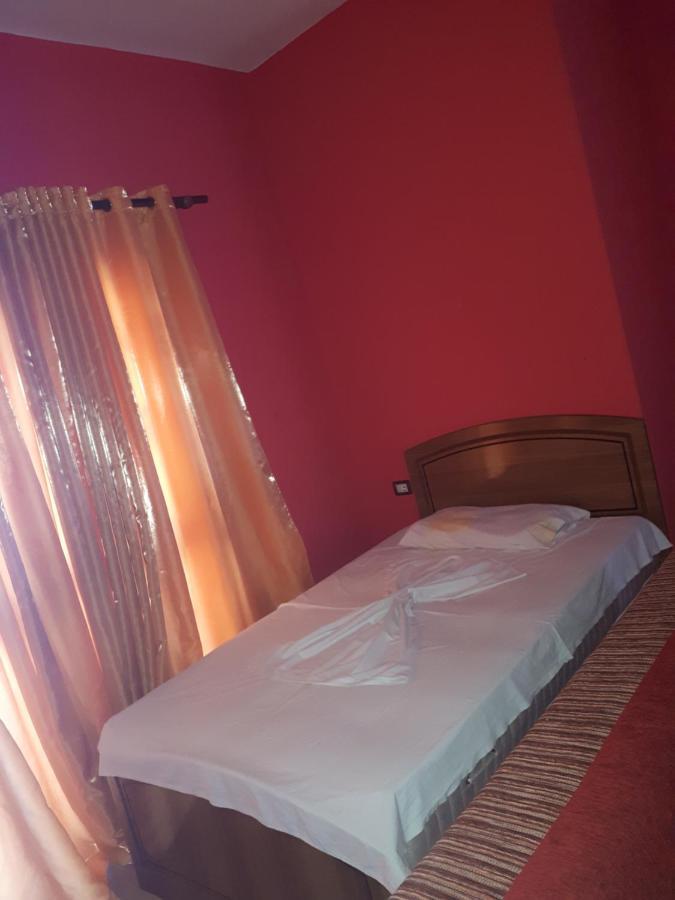Hotel Meteor Shkodër Buitenkant foto