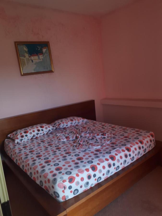 Hotel Meteor Shkodër Buitenkant foto